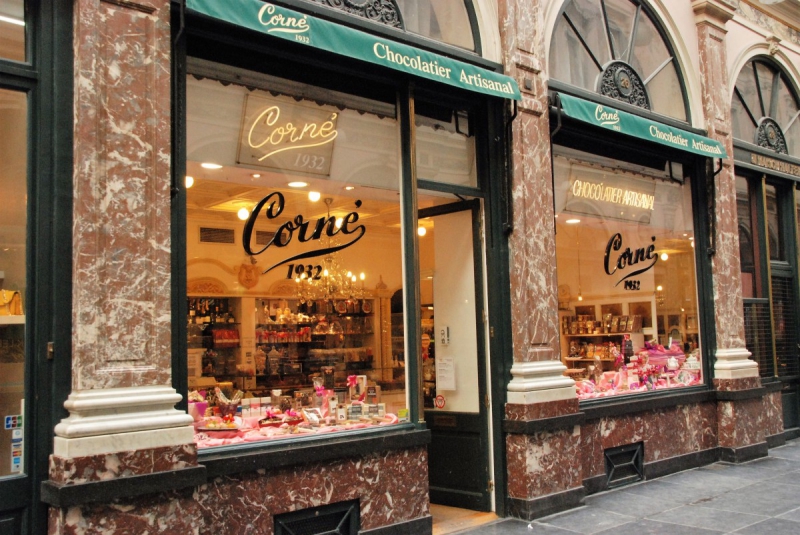 patisserie-CHATEAUVIEUX-min_chocolate_chocolaterie_shop_luxury_chic_gallery_brussels_belgium-558146